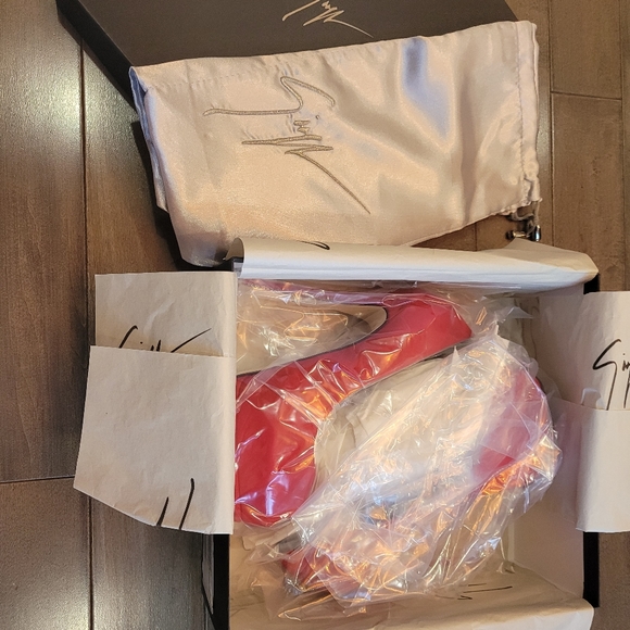 CELEB FAVE🔥GIUSEPPE ZANOTTI Red Sharon Suede Pump - Picture 7 of 11